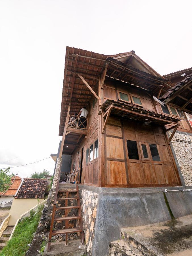 Villa Watu Kodok - Villa Located Close To The Beach Baron Exterior photo